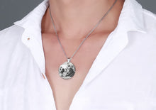 Load image into Gallery viewer, Personalized Stainless Steel Photo Necklace Gifts for Family